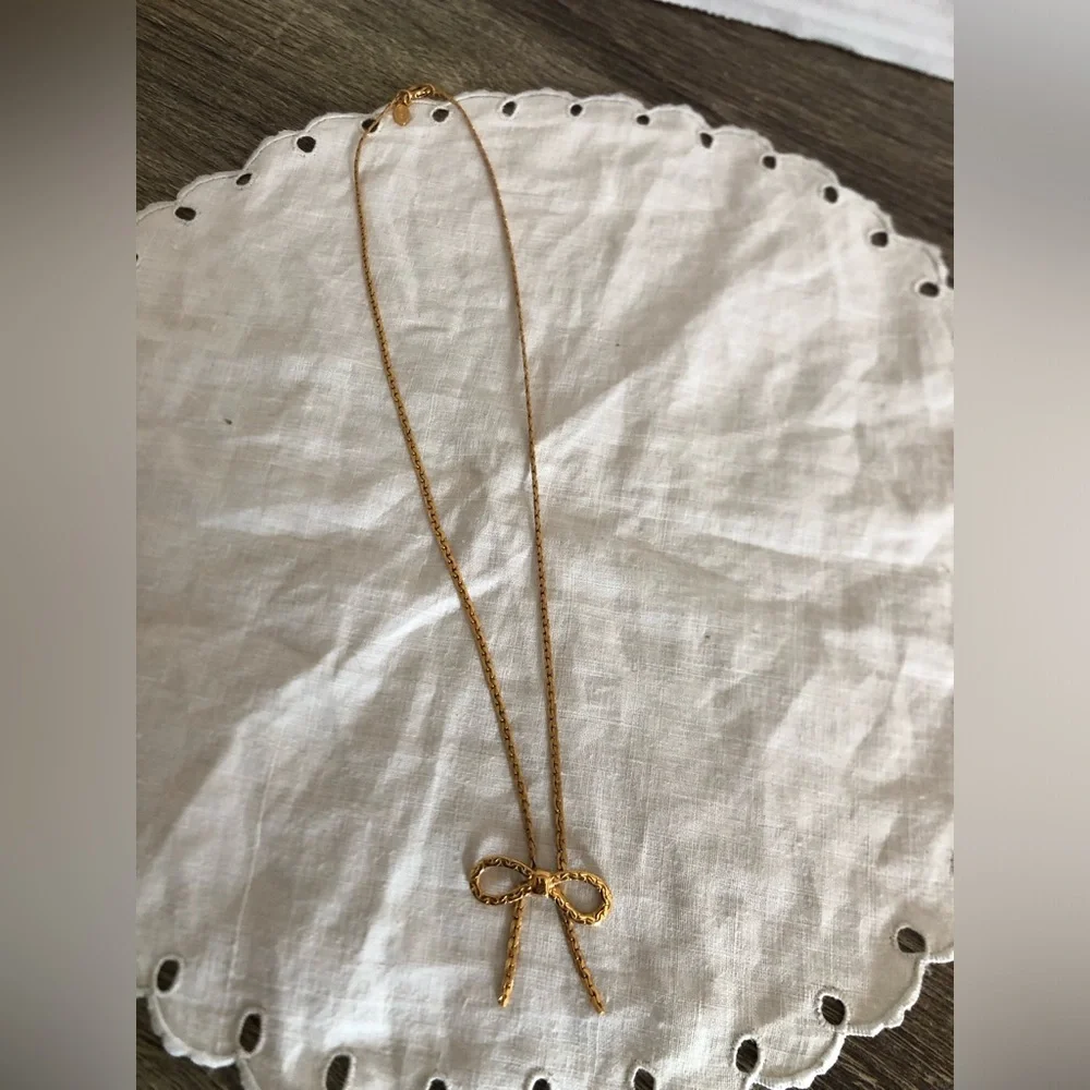 Vtg 70s Avon Gold Bow Necklace - Picture 5 of 10